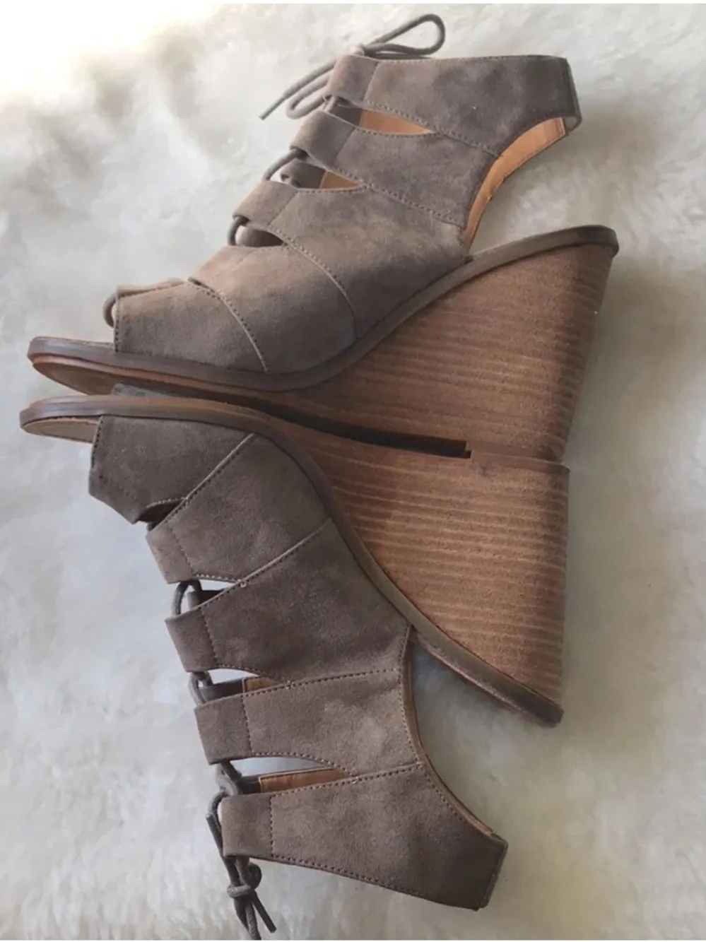 Melrose & Market taupe wedge lace-up sandal 10